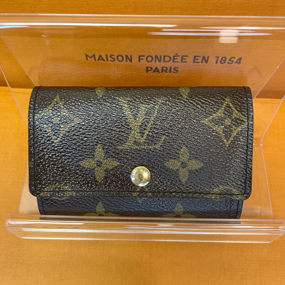 Louis Vuitton 6 Key Holder With Gold Hardware!🔥